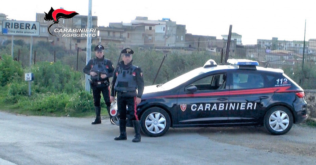 Tentano di bruciare un trattore nell'isola ecologica di Ribera, indagano i carabinieri