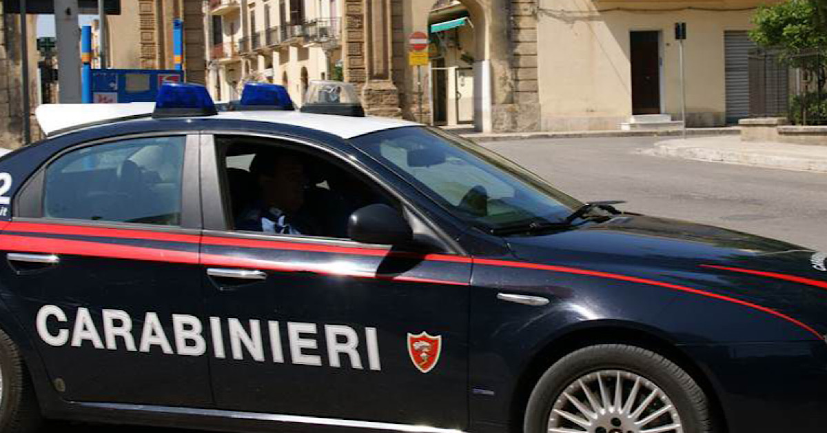 “Mostra una pistola e si fa consegnare 100 euro”, denunciato 