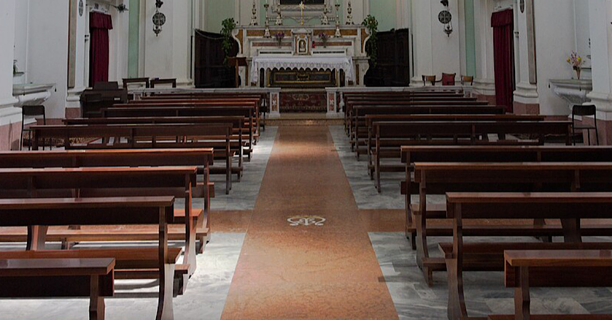 Prete accoltellato in chiesa, fermato un uomo con problemi psichici
