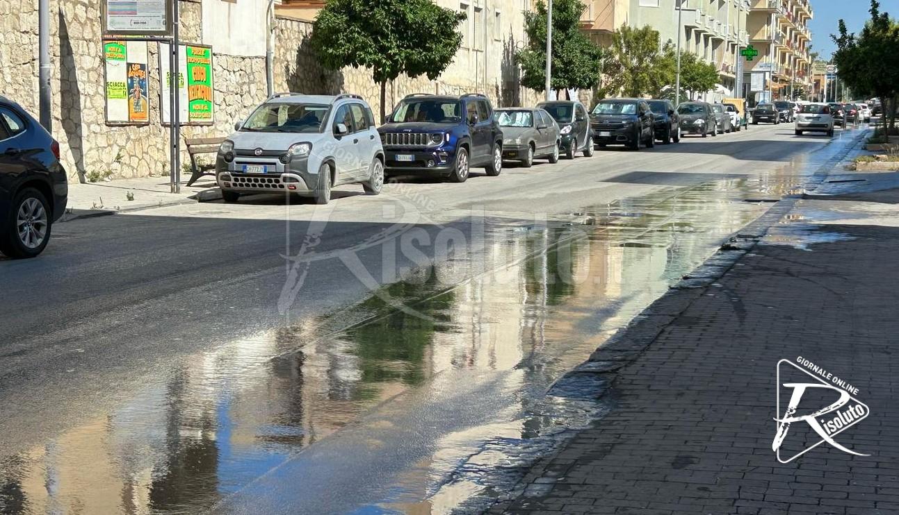 Sciacca, emergenza in via Mazzini per garantire l'acqua alle scuole e slittano i lavori in via Cappuccini
