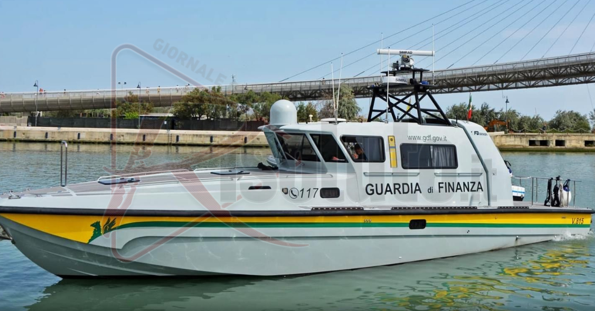 La Guardia di Finanza sequestra 700 chili di corallo rosso e fa scattare tre denunce