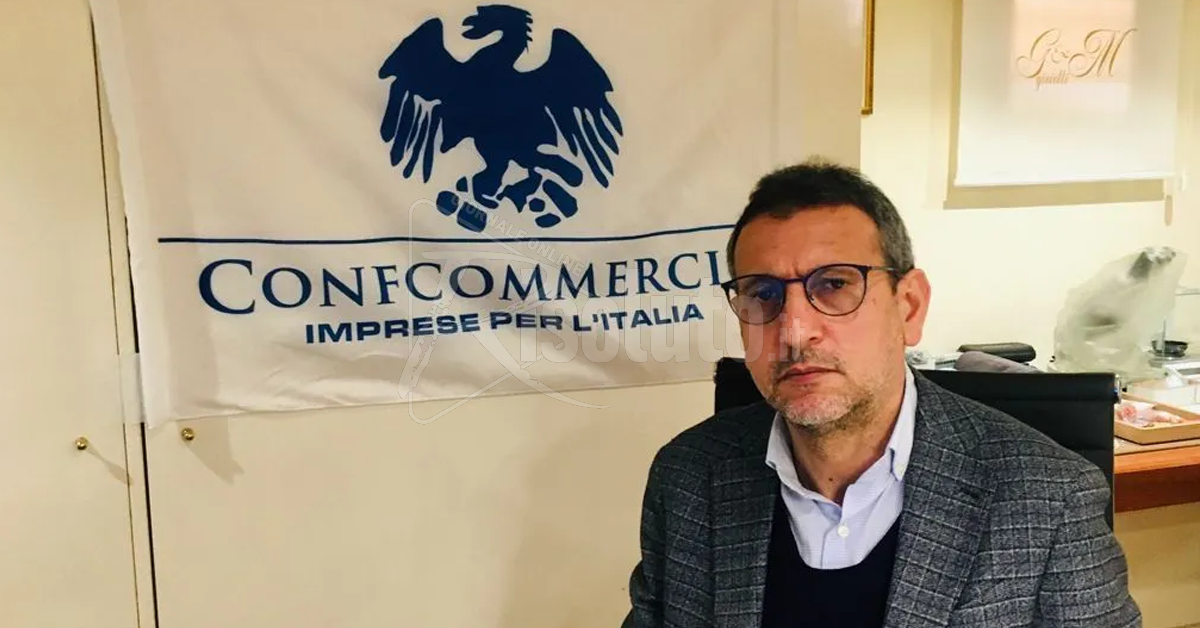 Giuseppe Caruana davanti Panel Confcommercio