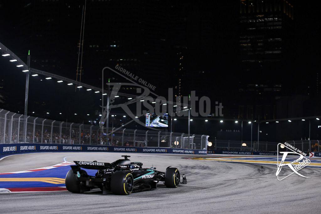 A Singapore trionfa Russell davanti a Verstappen, quarto Piastri
