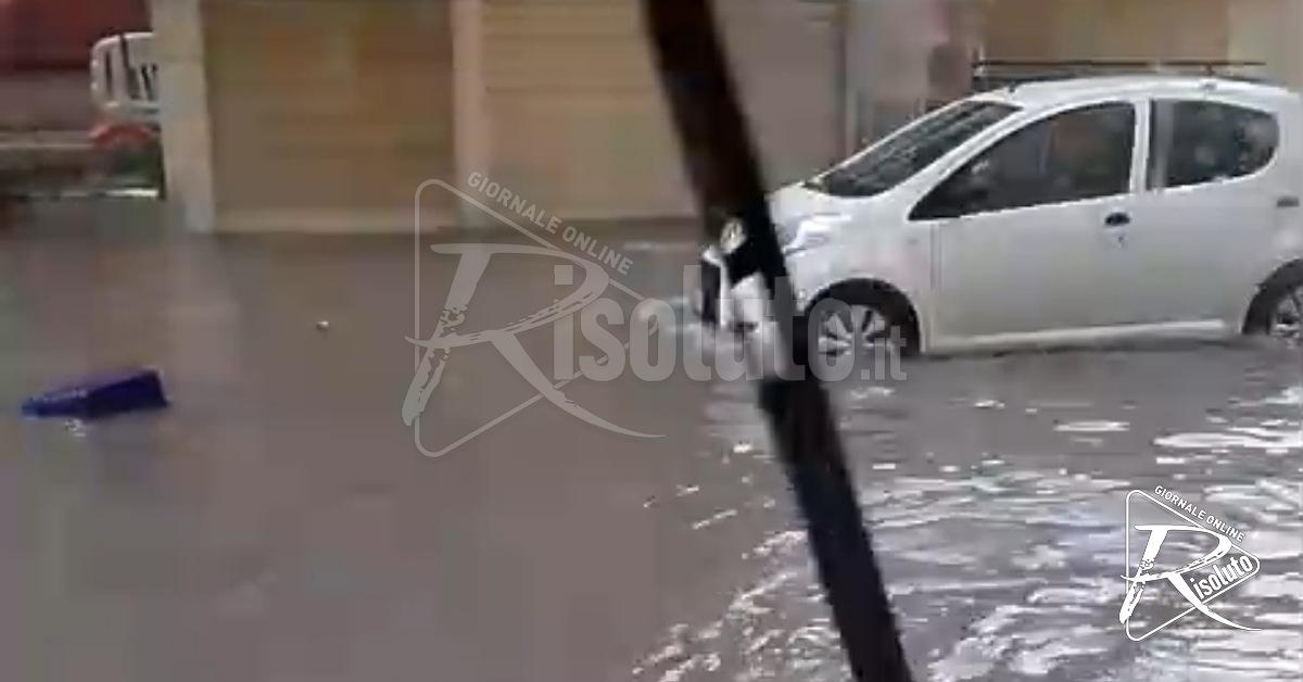 Strade come fontane, saltano i tombini e Sciacca si allaga (Video)