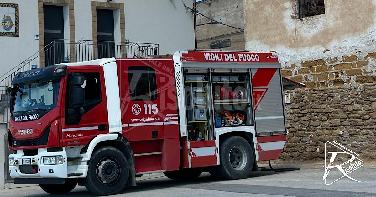 Principio d’incendio nella zona portuale di Sciacca, intervento dei vigili del fuoco
