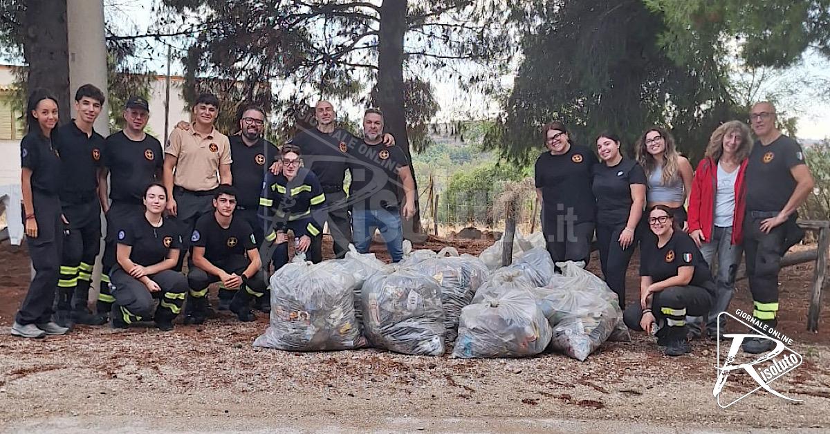 Sciacca, i volontari della Squadra di soccorso tecnico ripuliscono la pineta di San Calogero (Video) 