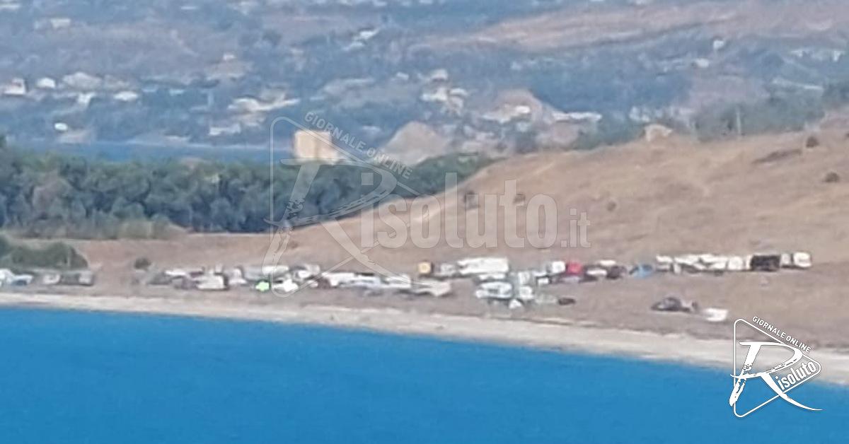 Decine di mezzi sulla spiaggia di Verdura, allerta per un rave party (Video)