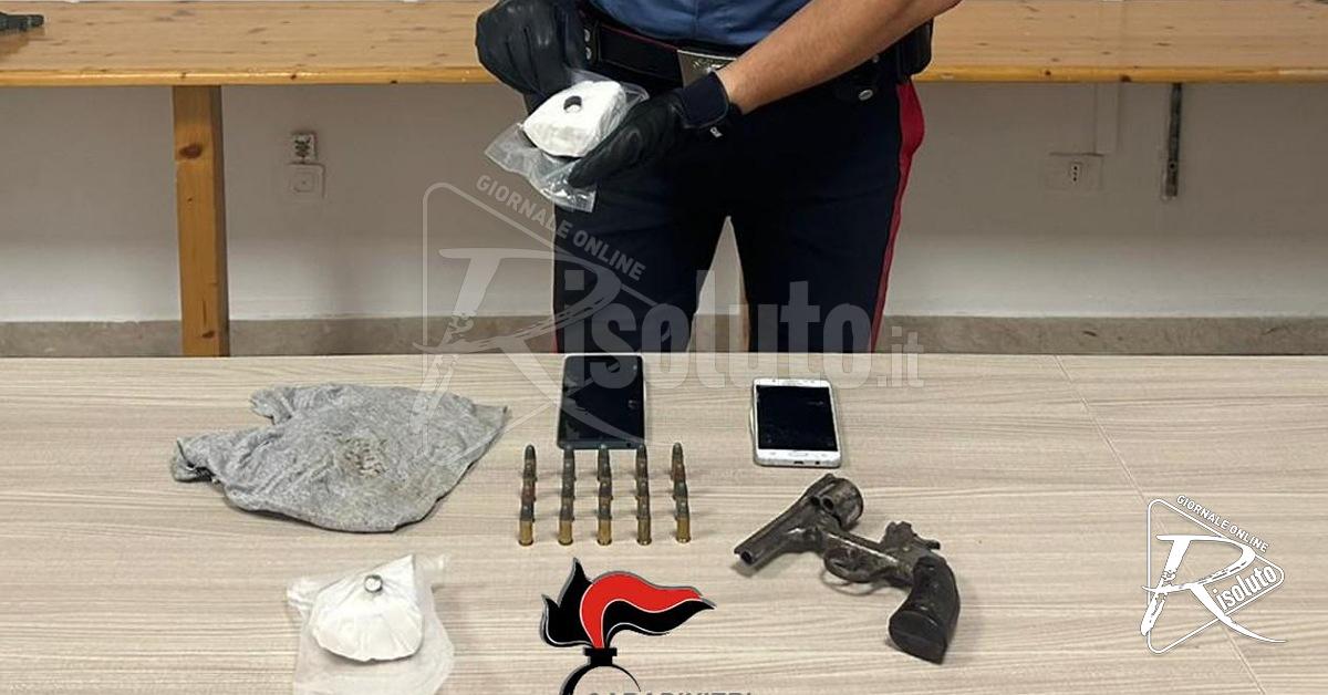 Fermato ad un posto di blocco con armi e droga a Castelvetrano, arrestato 48enne alcamese