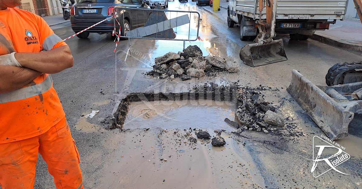 Lavori alla condotta idrica di via De Gasperi, Sciacca.