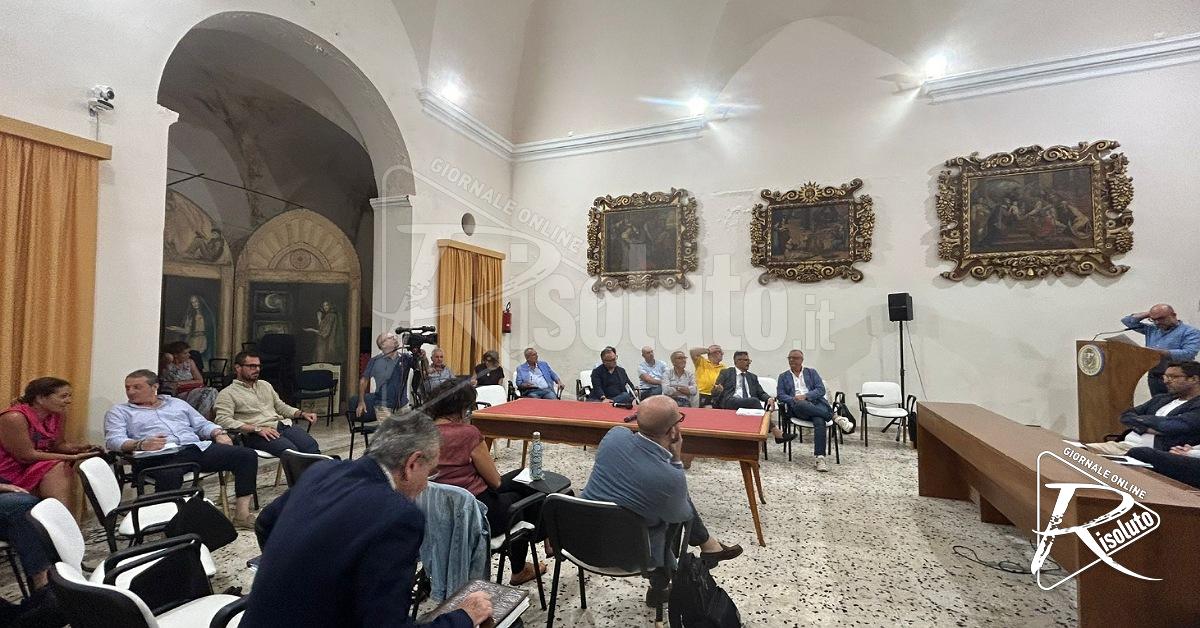 Via libera al Carnevale e alle ultime feste dell'estate a Sciacca, il consiglio approva tra le polemiche