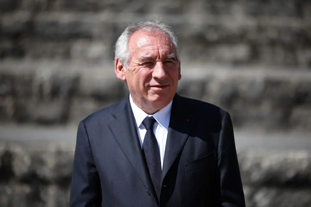 Francia: Bayrou “Urgente una riduzione del debito, questione storica”