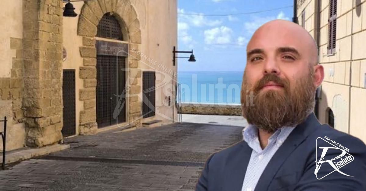 Allarme inciviltà a Sciacca, Catanzaro: “Rifiuti e scorribande notturne al Campidoglio”
