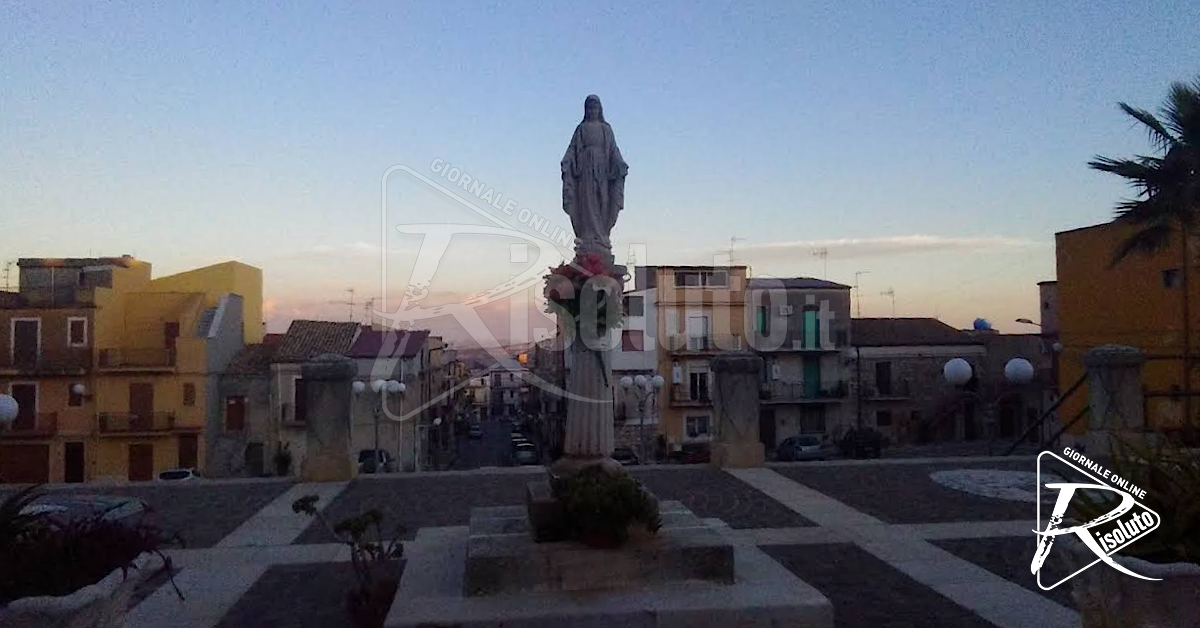Caltabellotta, imbrattata con spray rosso la statua della Madonna in piazza Fontana