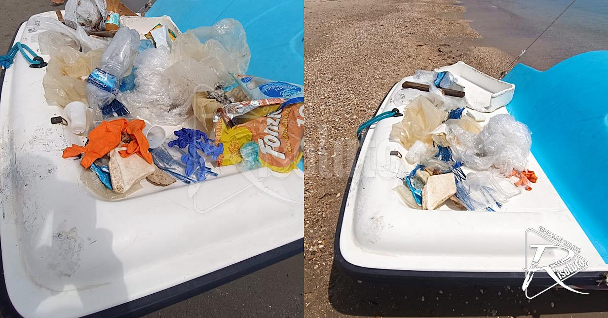 Il paradosso di Sciacca, boom di presenze ma anche rifiuti in spiaggia che arrivano dal mare