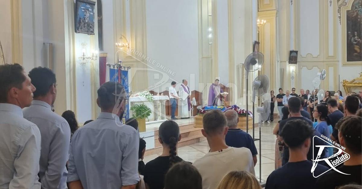 Ribera si stringe attorno ai familiari di Giuseppe Guddemi per l'ultimo saluto