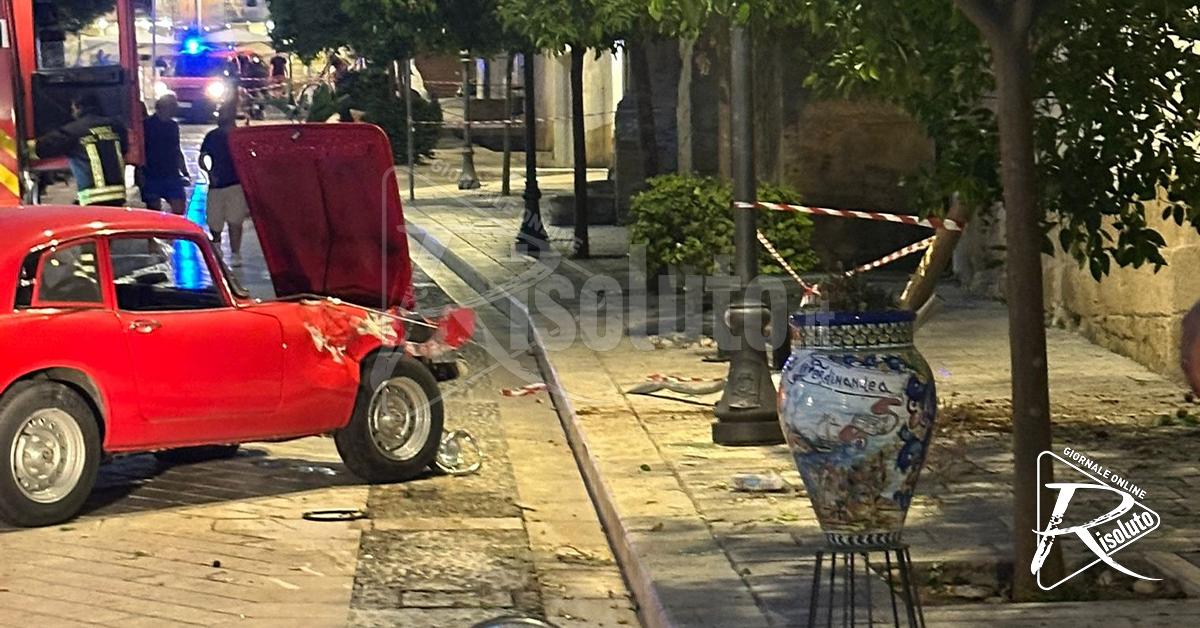 L'incidente con due feriti in via Roma a Sciacca, convalidato il sequestro dell'auto d'epoca