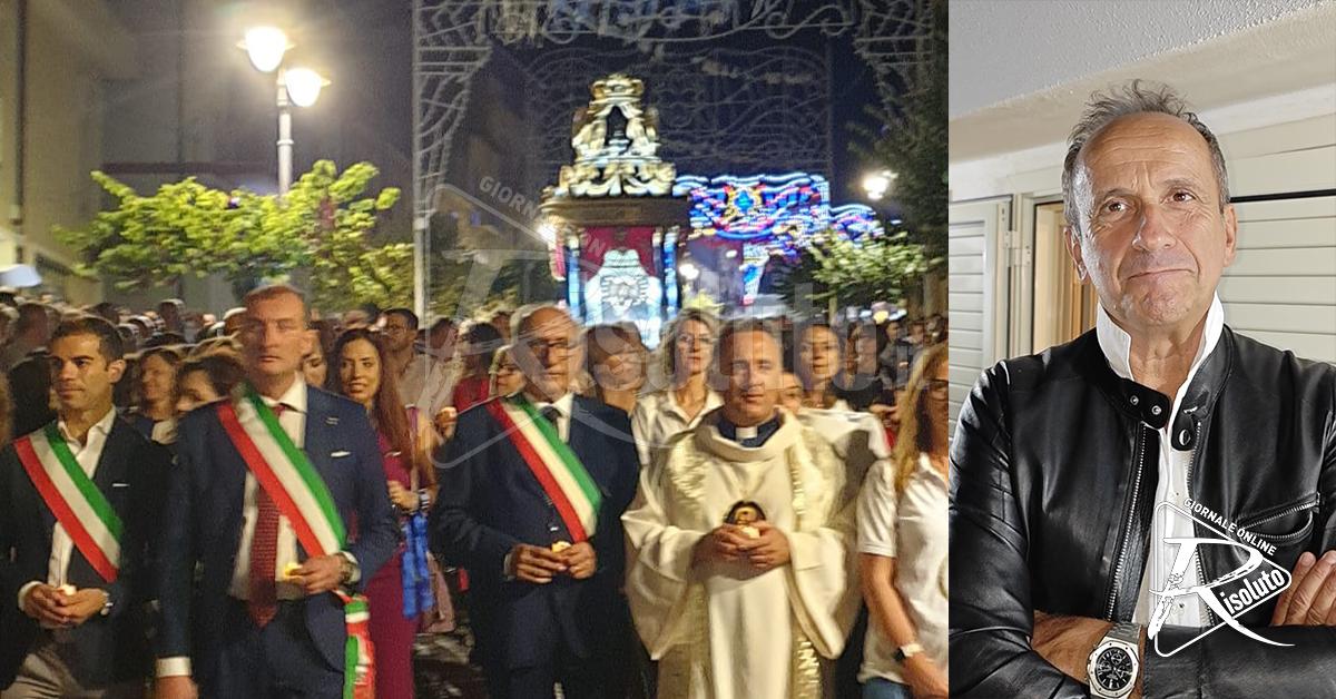 Villafranca Sicula saluta la Festa di Maria Santissima del Mirto con la comicità di Uccio De Santis (Video)