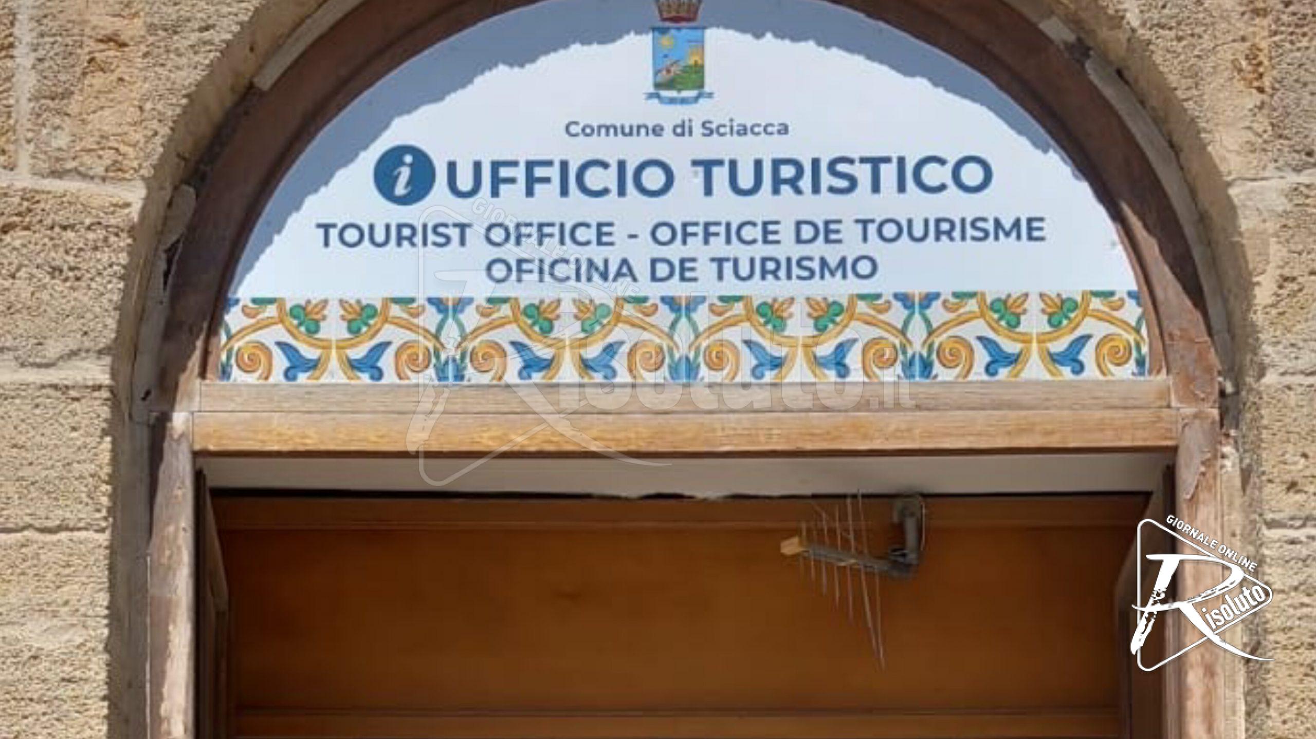 Ufficio turistico di Sciacca, nuova insegna e finalmente la brochure con programma estivo