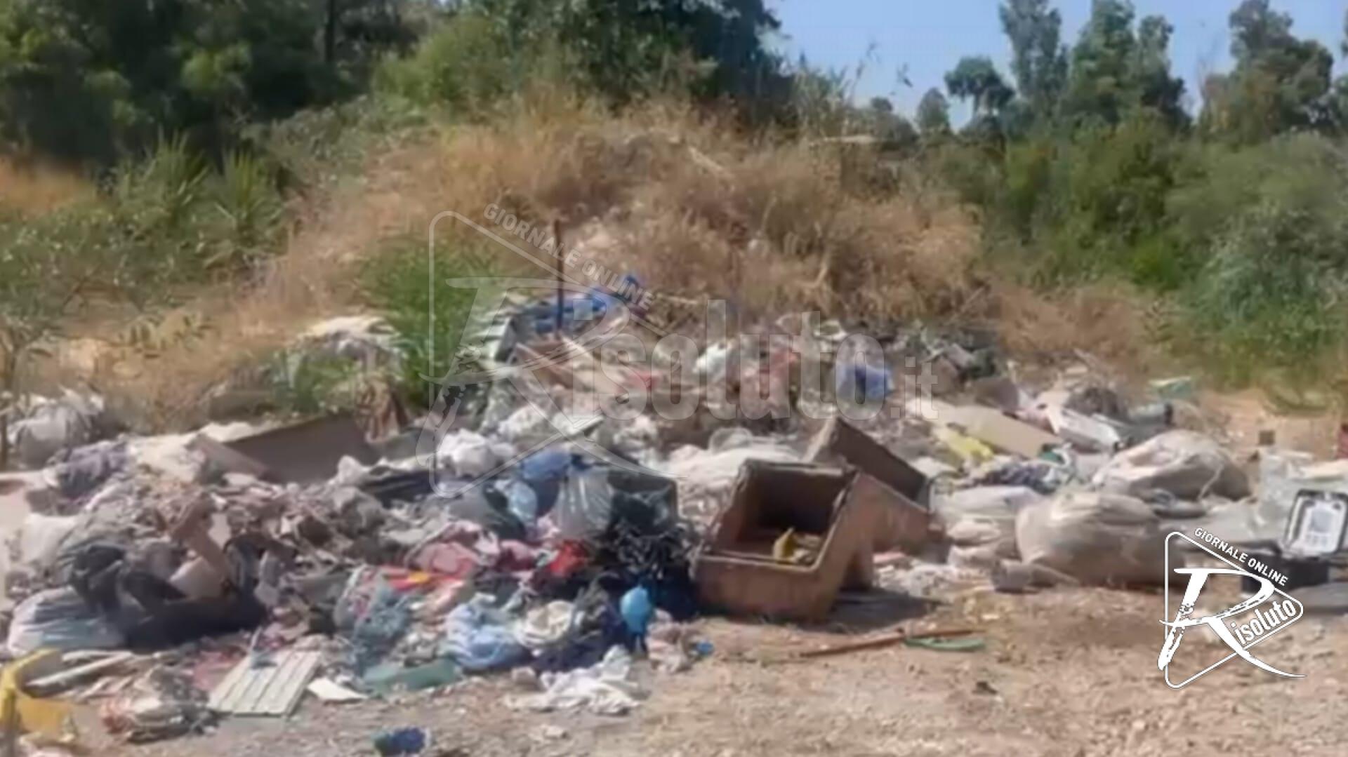 Discarica lungo il sentiero per l'ex Fornace a Sciacca, allarme sul degrado nella zona (Video)