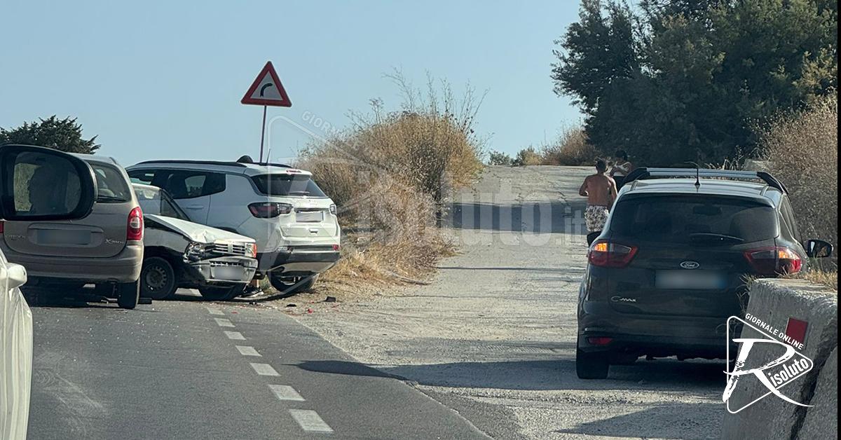 Incidente stradale sulla 115 alle porte di Sciacca, 4 auto coinvolte e 2 feriti