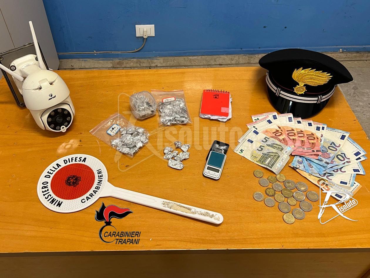 Spaccio in una casa di Trapani, arrestato un ventiseienne