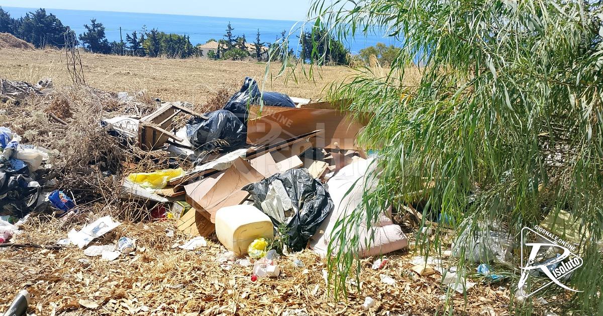 Liberate dai rifiuti le aree di sosta lungo la statale 115, intensificati i controlli con telecamere a Sciacca