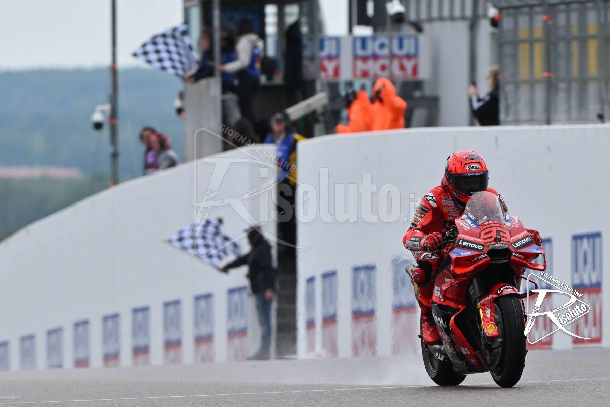 Al Sachsenring vince Marc Marquez, preceduti Alex e Bagnaia