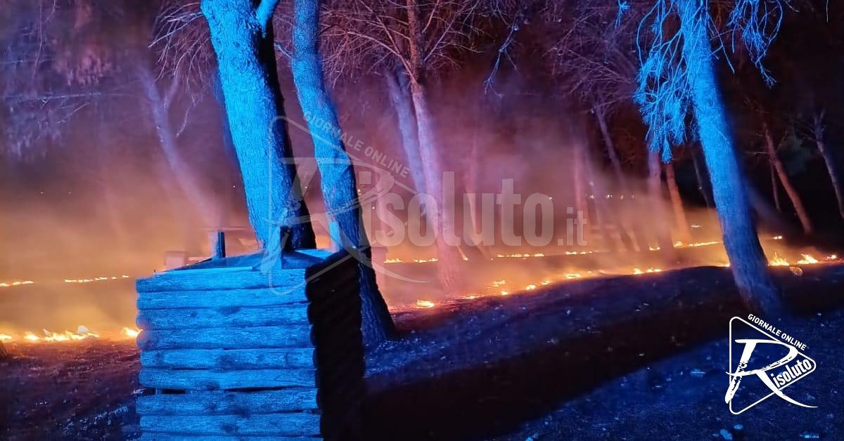 A fuoco l'area attrezzata di contrada Isabella a Sciacca