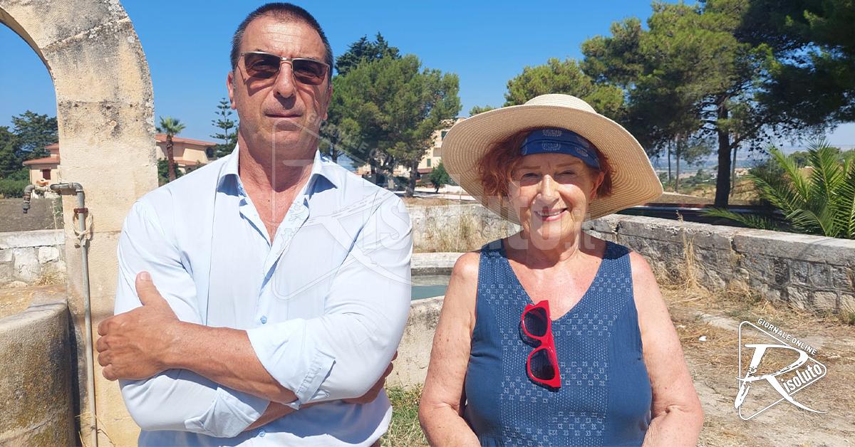 I residenti a San Calogero: "Qui nessun turno per l'acqua, arriva almeno ogni 10 giorni a sorpresa" (Video)