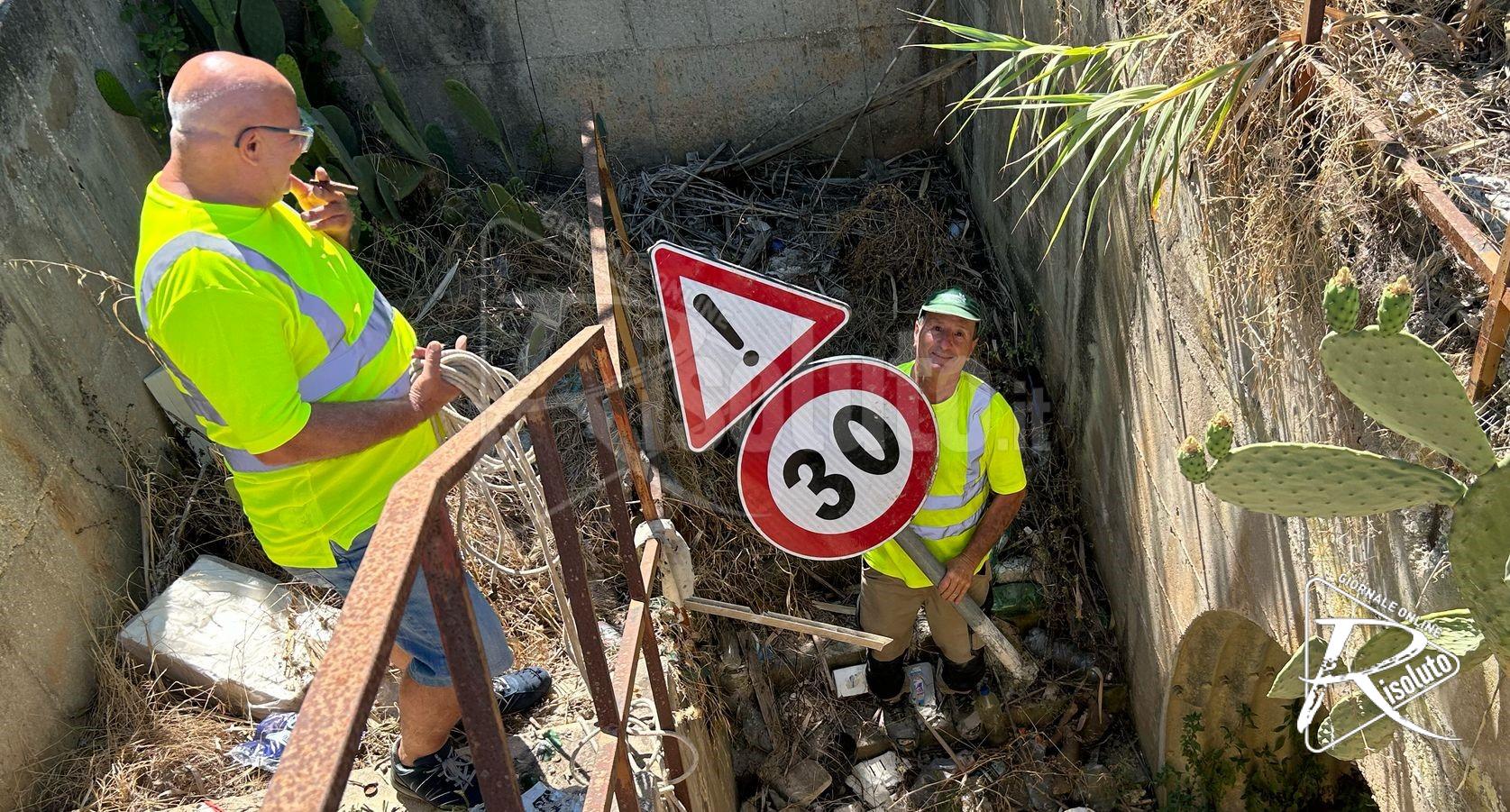 Segnale stradale scaraventato in un dirupo nella contrada Foggia di Sciacca