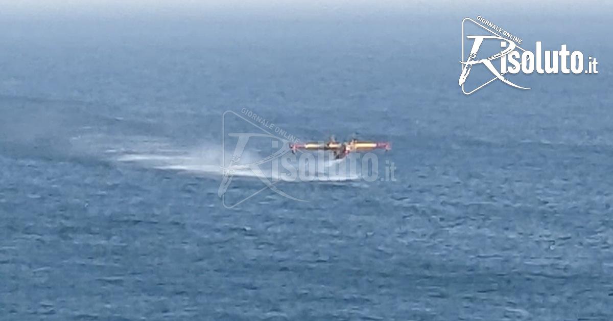 Incendi a Sciacca e nell'entroterra, canadair in azione per tutto il pomeriggio