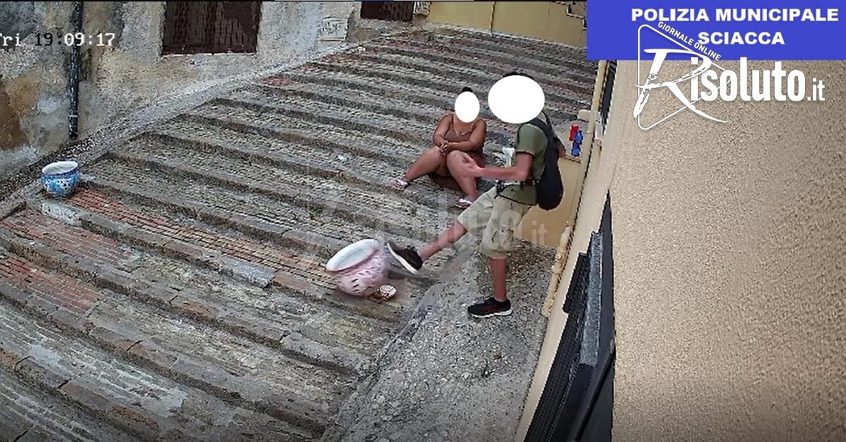 Vasi rotti in salita Consiglio, il Milan Club Sciacca pronto a rifarli