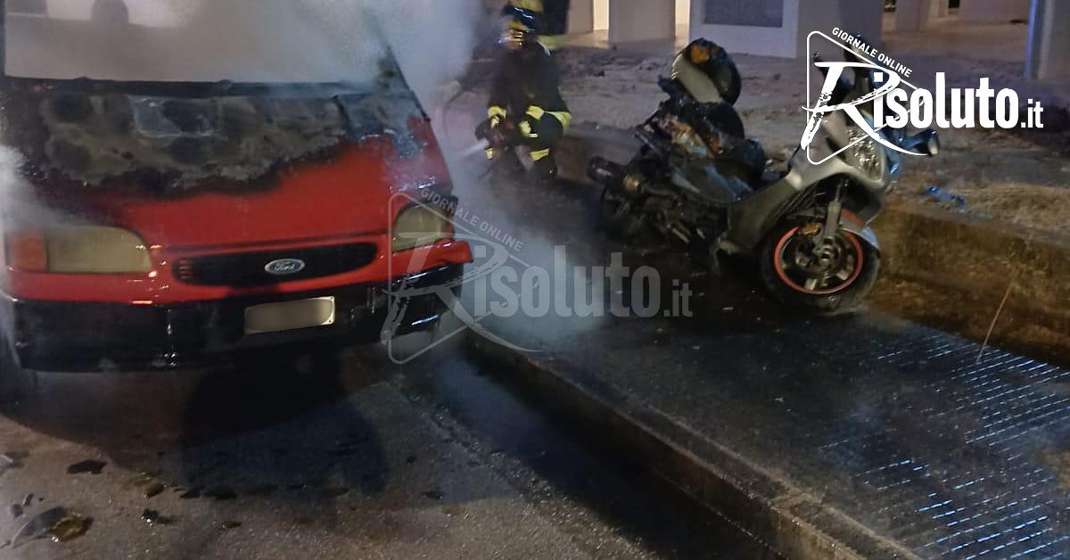 In fiamme nella notte due mezzi in pieno centro a Montevago