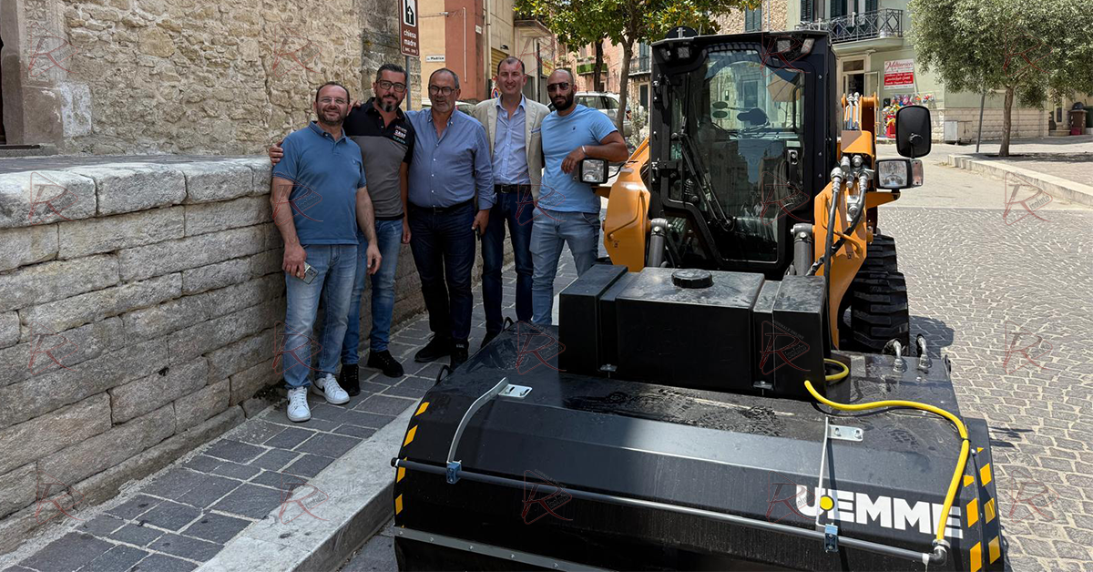 Lucca Sicula, inaugurato un nuovo mezzo per la pulizia delle strade comunali (Video)