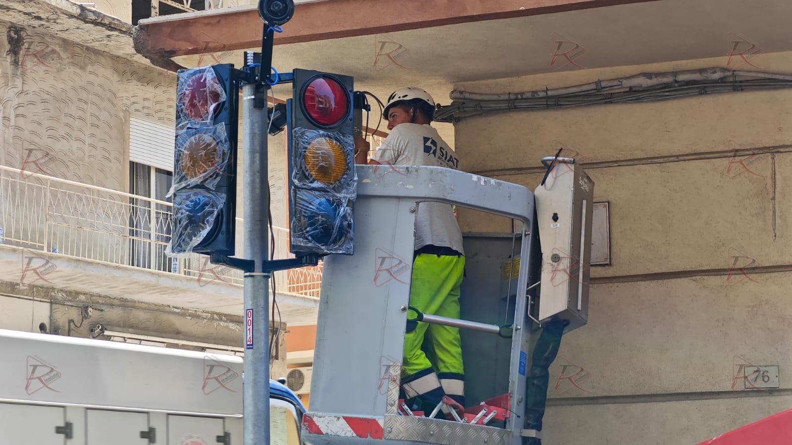 Semaforo di via Cronio, arrivato il nuovo impianto