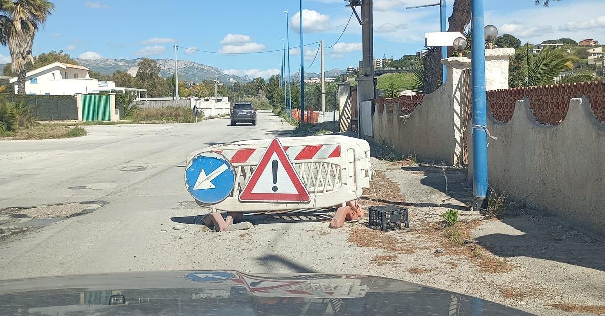 Via Lido come un cantiere a cielo aperto, da oggi chiusa al traffico