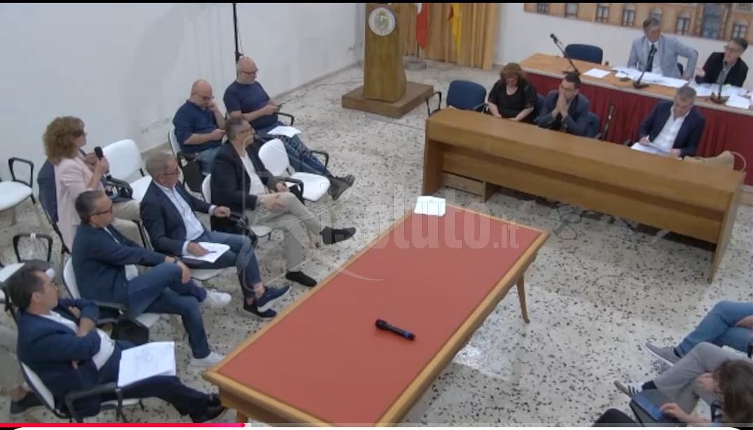 Consiglio comunale, seduta veloce con approvazione "Partecipate" e Tari