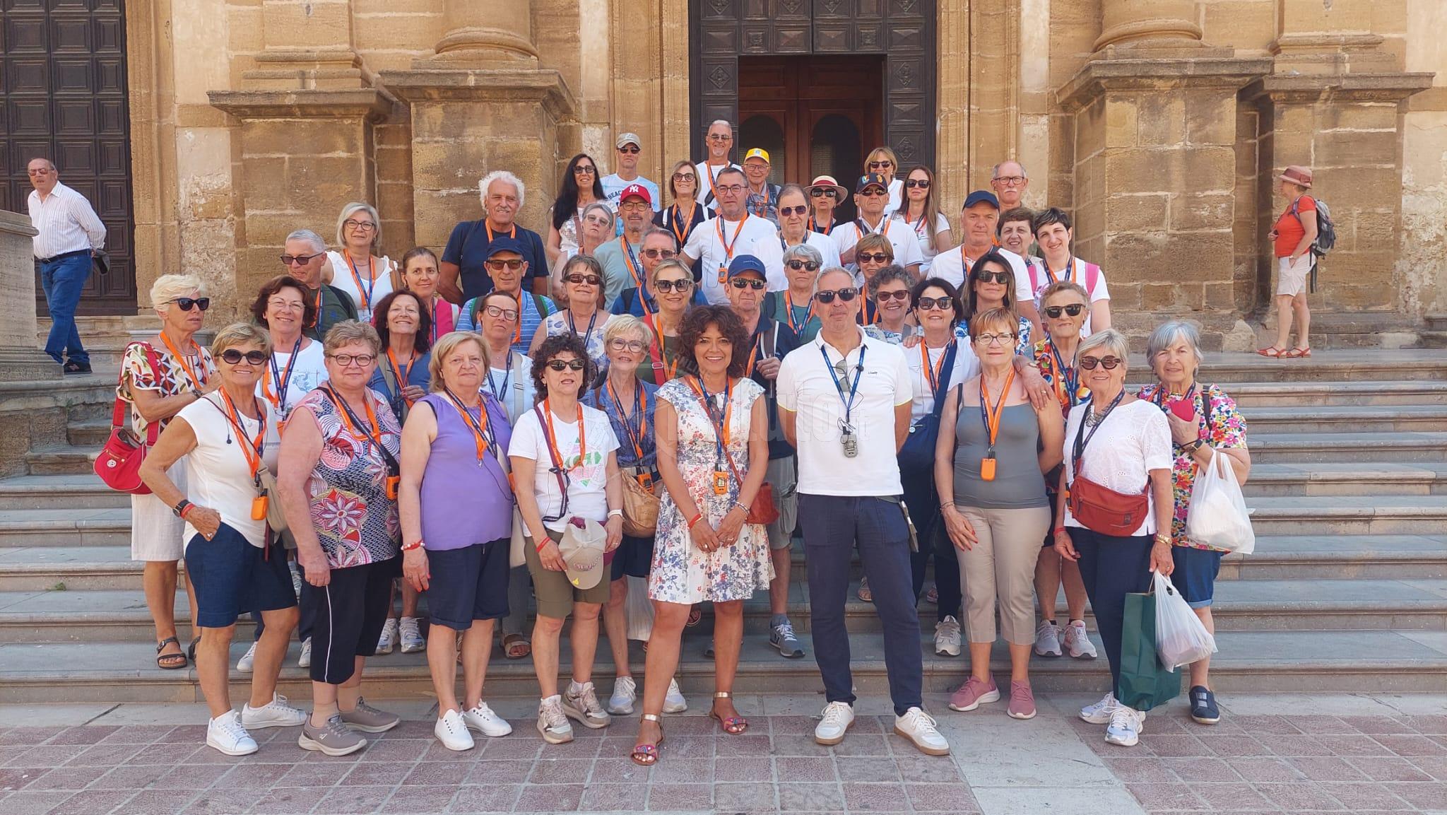 Odissea per 50 turisti veneti a Sciacca senza bagni pubblici: "Un grave disagio" (Video)