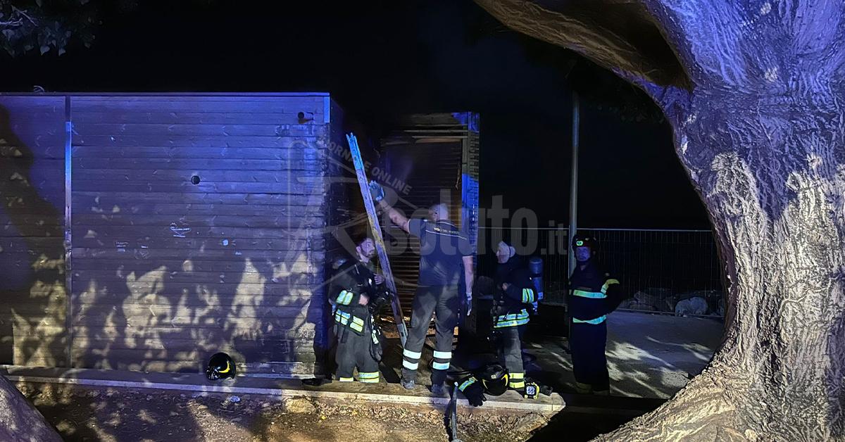 Incendio nella notte allo Stazzone di Sciacca (Video)