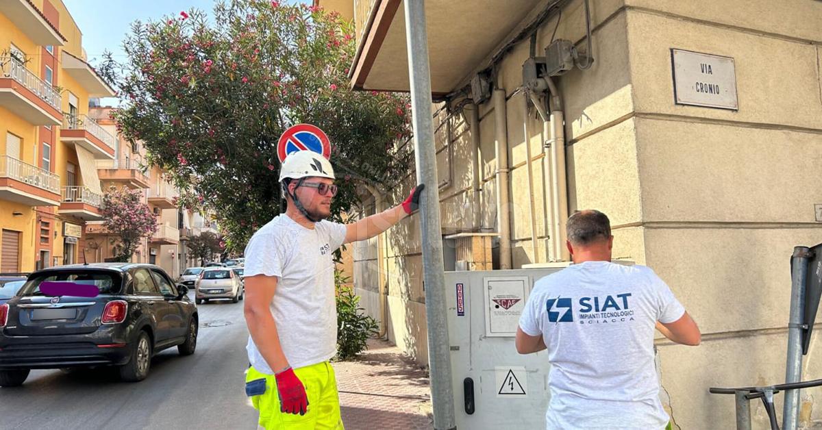 Semaforo in arrivo in via Kronio, lavori in corso per il ripristino