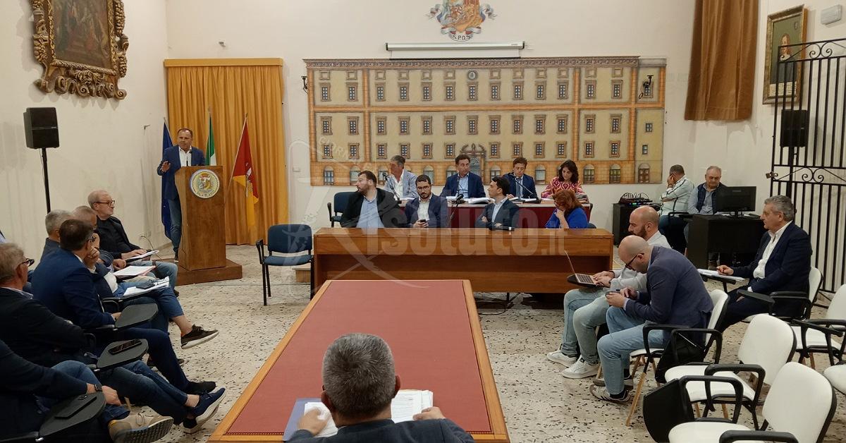 Consiglio comunale di Sciacca, sì al Regolamento Dehors tra le perplessità dell'opposizione