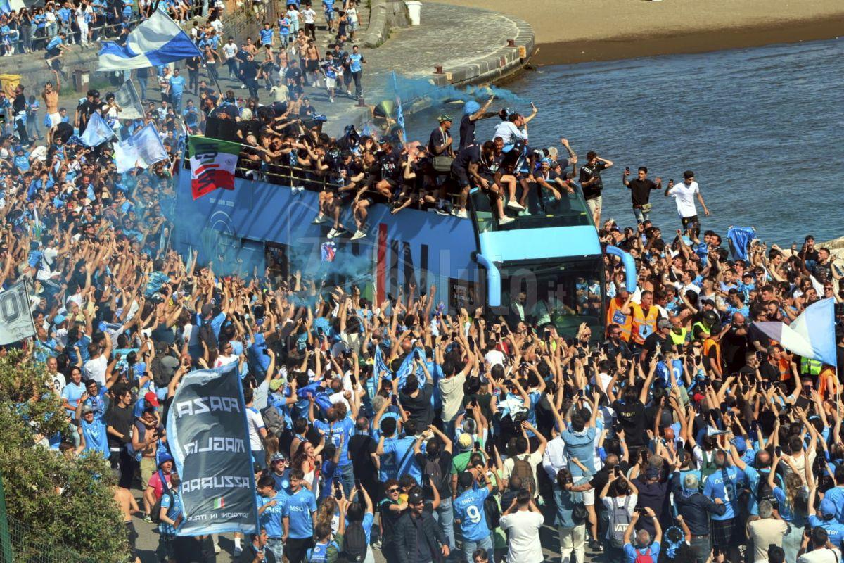 Napoli si colora d’azzurro per la sfilata scudetto