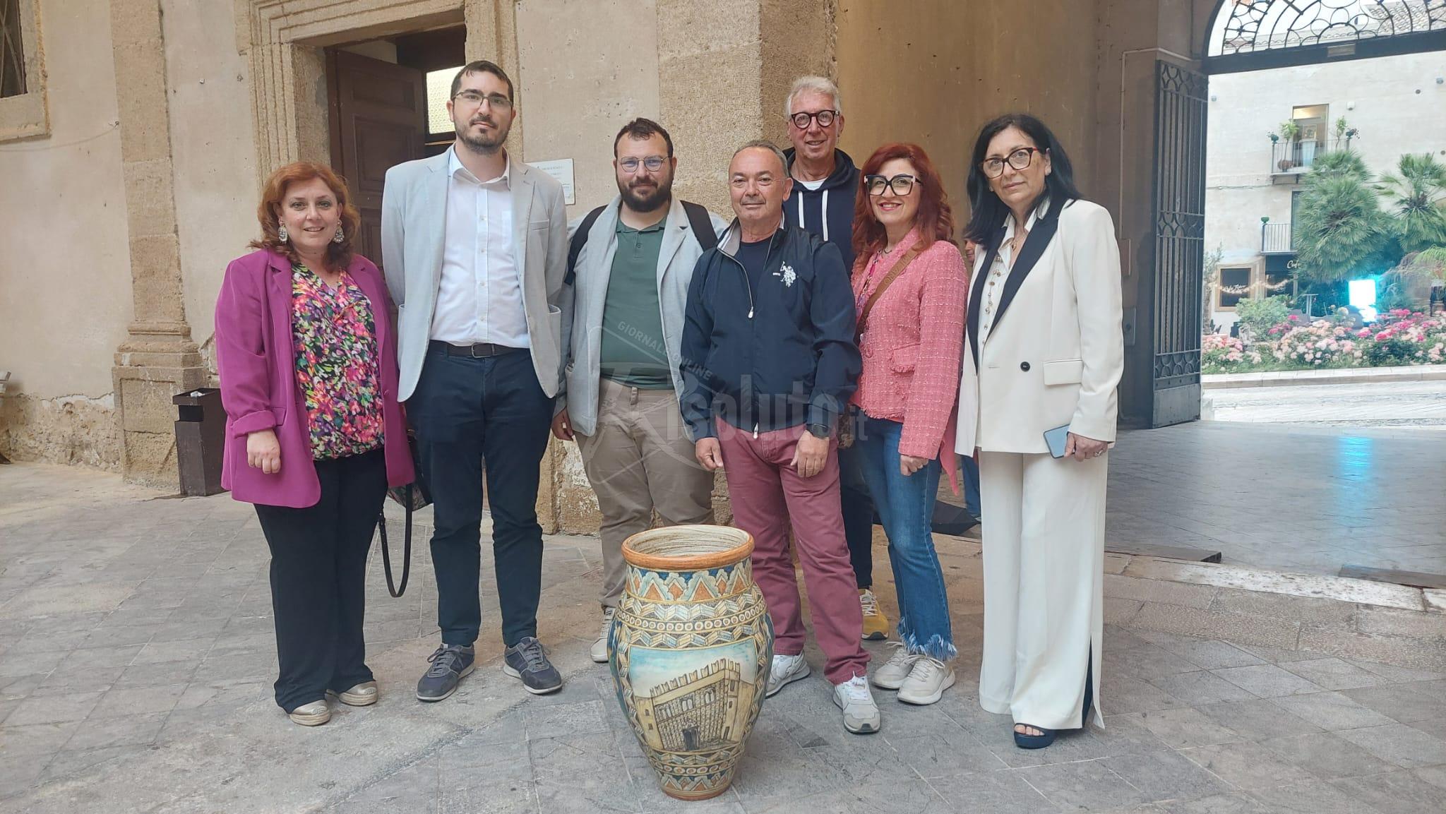 Giara distrutta in via Roma, l'associazione delle strutture turistiche Sciacca Centro la ricompra (Video)