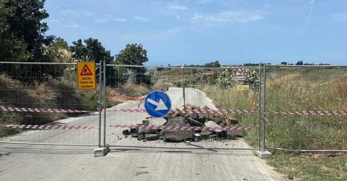 Iniziato i lavori, chiusa per un mese la strada che collega Menfi a Porto Palo