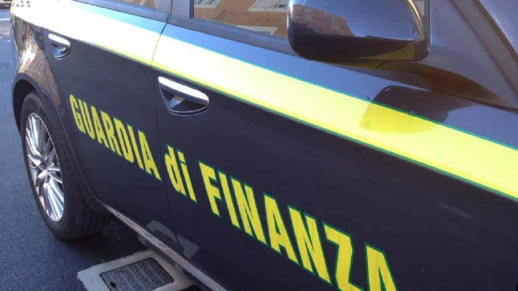 Gioco d'azzardo, smantellata bisca clandestina a Palermo e denunciate 13 persone