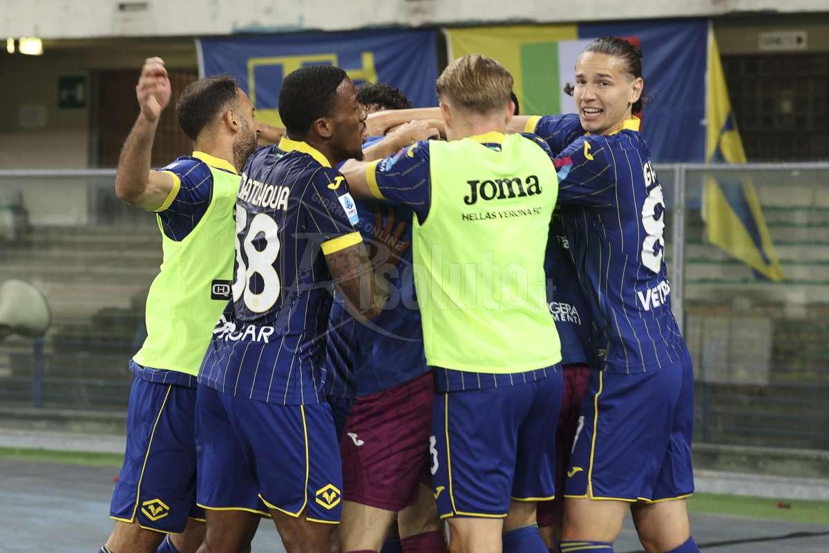 Lazovic risponde a Caqueret, tra Verona e Como finisce 1-1