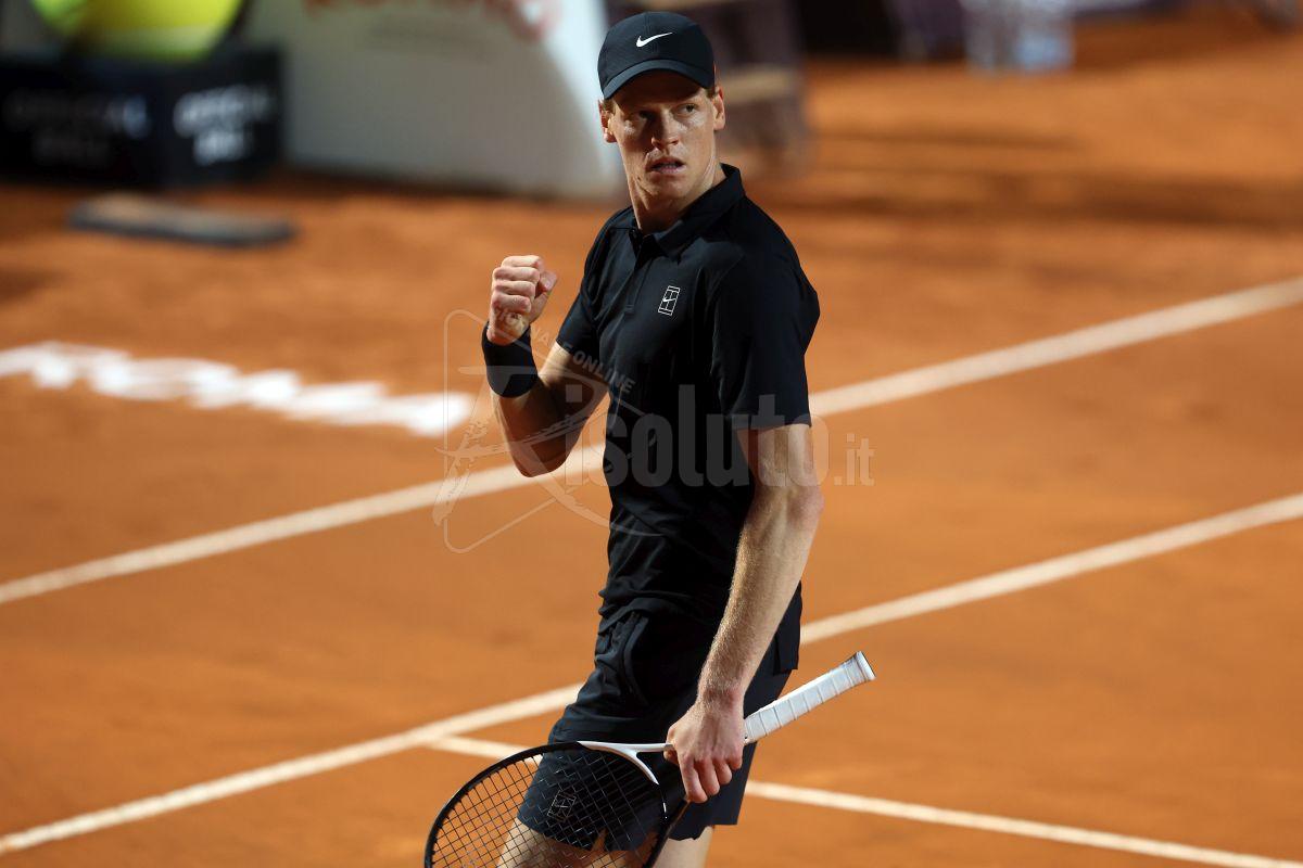 Sinner rimonta e va in finale a Roma, Paul ko