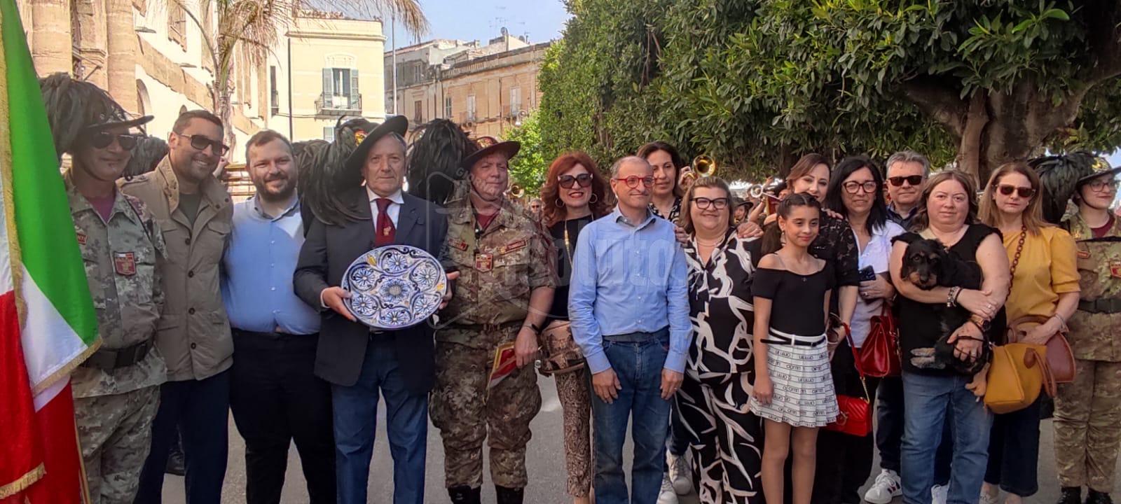 Fanfare dei Bersaglieri ospiti dei B&B "Sciacca Centro" omaggiano con una esibizione (Video)