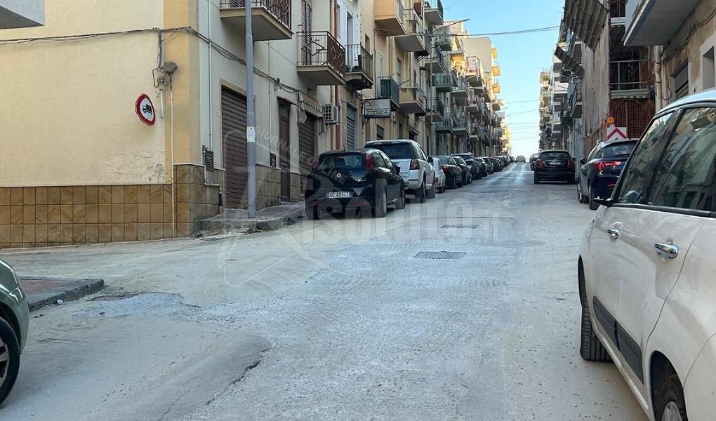 Riaperta al transito via Cronio, installati 20 metri di nuova condotta fognaria