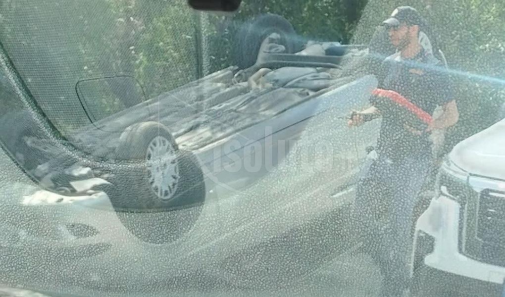 Auto si ribalta all’ingresso di Sciacca, illesi i due occupanti